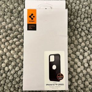 Spigen iPhone 14 case 6.7